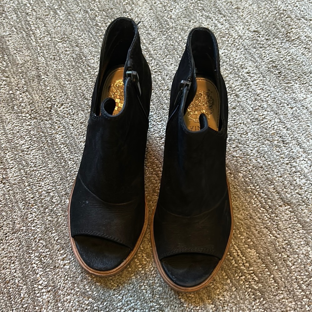 🔶 Vince Camuto Black Suede Bootie 🔶